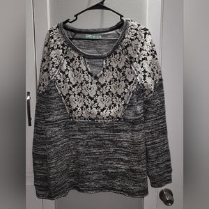 Size XL maurices sweater